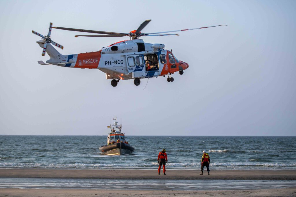 Oefening KNRM en Kustwacht Ameland