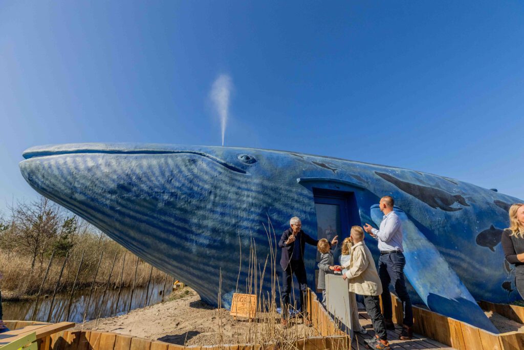 Opening walvis Max en Blotevoeten-pad